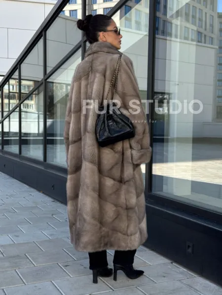 Шуба из меха норки в стиле «Oversize» - цвет сильвер - фото 6