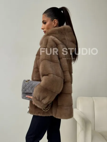 Бежевая норковая куртка с капюшоном - фото 4