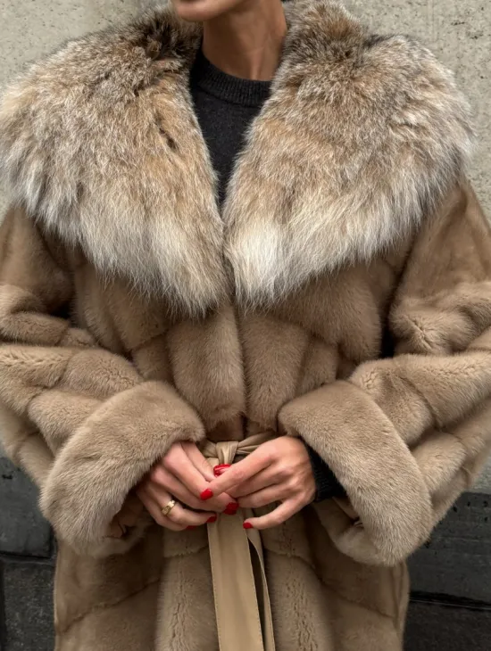 Длинная шуба кимоно из норки Pastel с капюшоном из меха рыси - фото 2