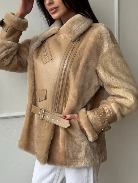 Трендовая куртка - дубленка из натурального меха мериноса и норки на рукавах - фото 4