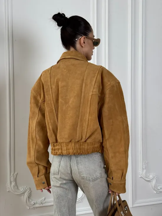 Женская замшевая куртка бомбер Camel  - «High street style» - фото 5