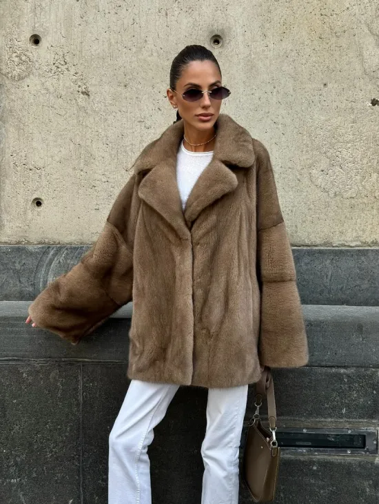 Норковый полушубок в пастельном оттенке - фото 8