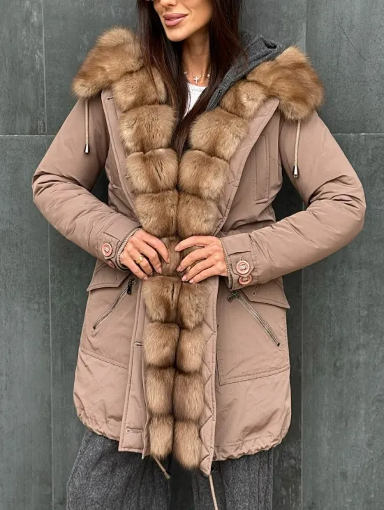 Женский пуховик с мехом куницы - фото 2