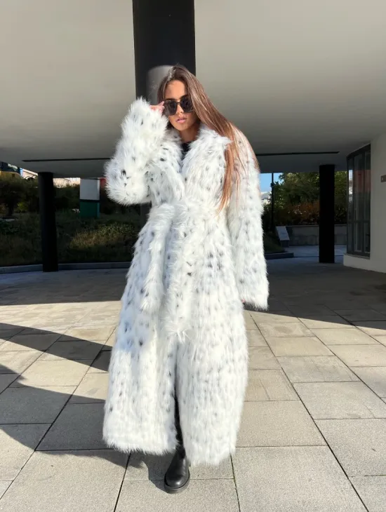 Удлиненная шуба из экомеха под рысь - фото 4