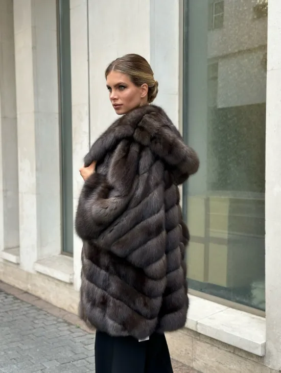 Эффектный жакет из меха соболя с капюшоном седина 1/2 - фото 5