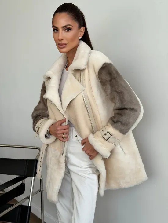 Удлиненная дубленка из натуральной овчины с рукавами из меха норки – молочный - фото 5