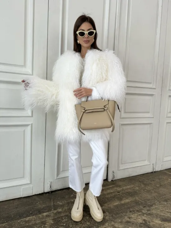 Белая шуба из меха ламы - фото 5